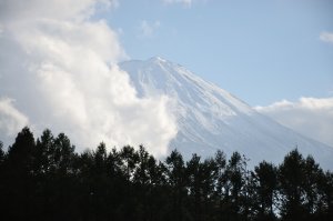 スーパーの駐車場より