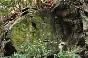 石仏を見ながら