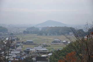 耳成山