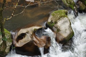 鬼の落涙岩