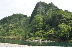 美しい古座川の河原へ