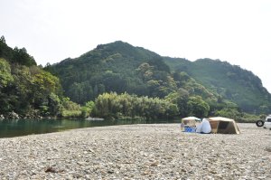 キャンプ指定地の河原